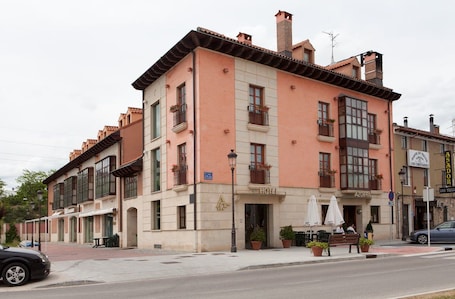 Front of property. Hotel Azofra