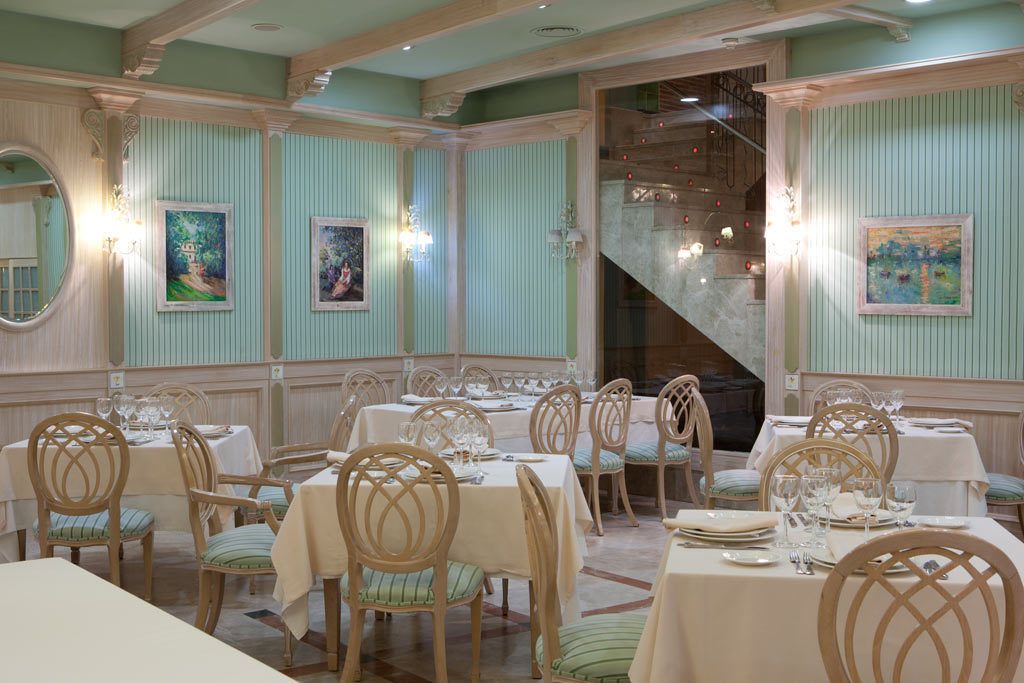 lunch and dinner served, regional cuisine