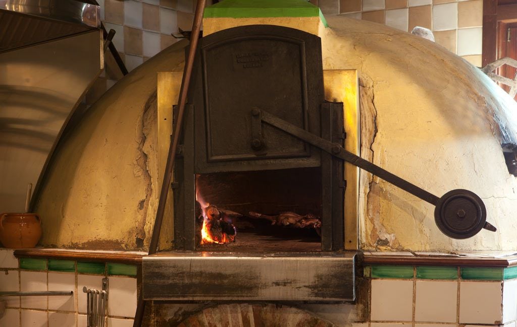 lunch and dinner served, regional cuisine