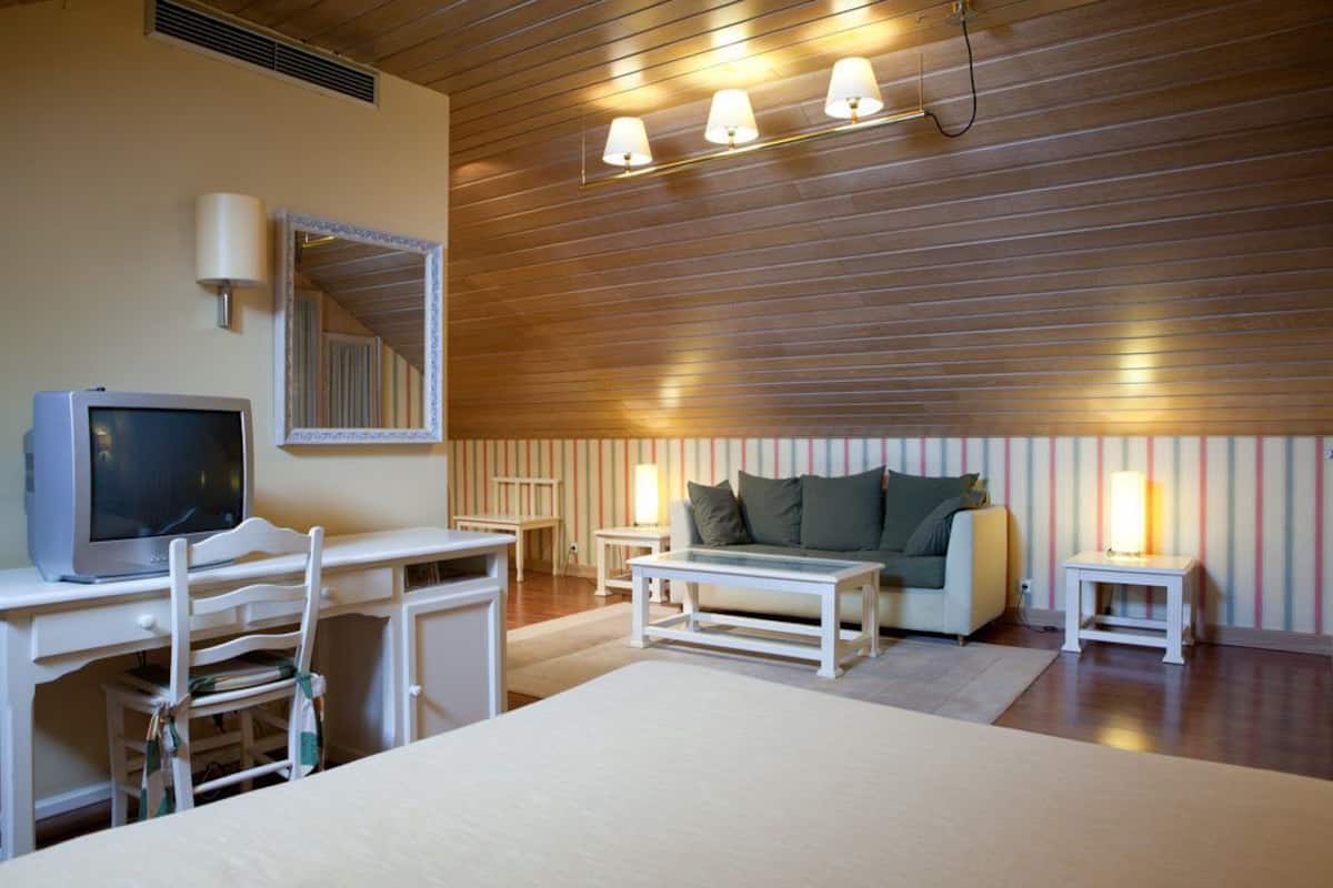 minibar, in-room safe, desk, free cots/infant beds