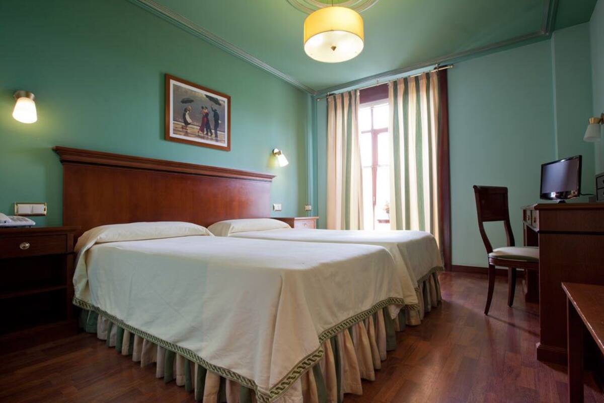 Minibar, coffre-fort, bureau, lit de bébé (gratuit)