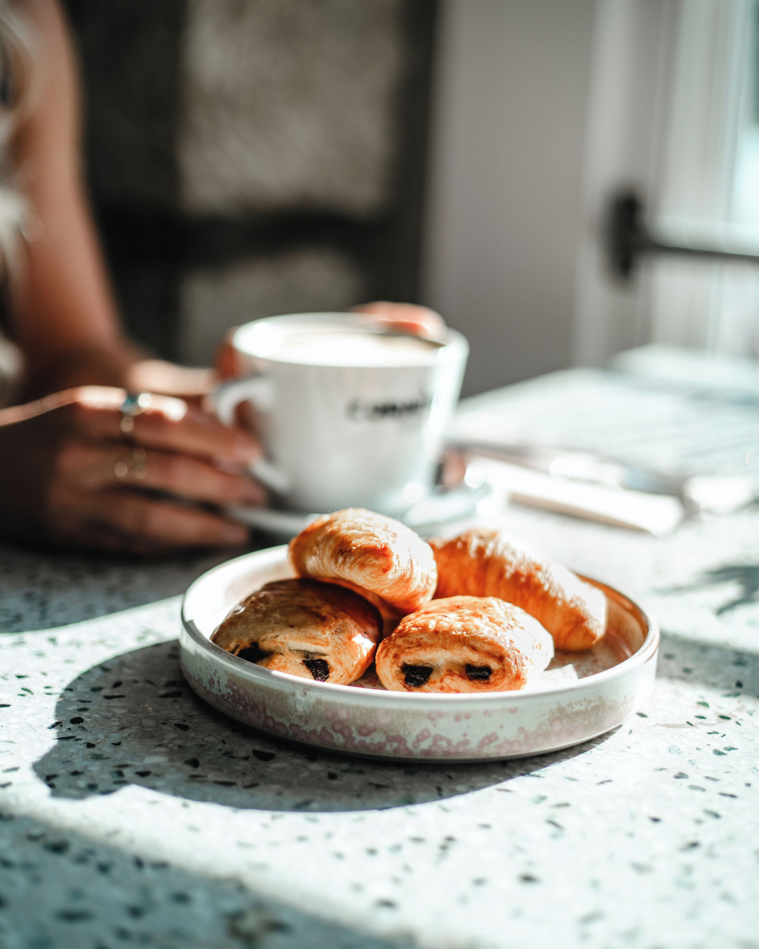 breakfast, lunch, dinner served; international cuisine