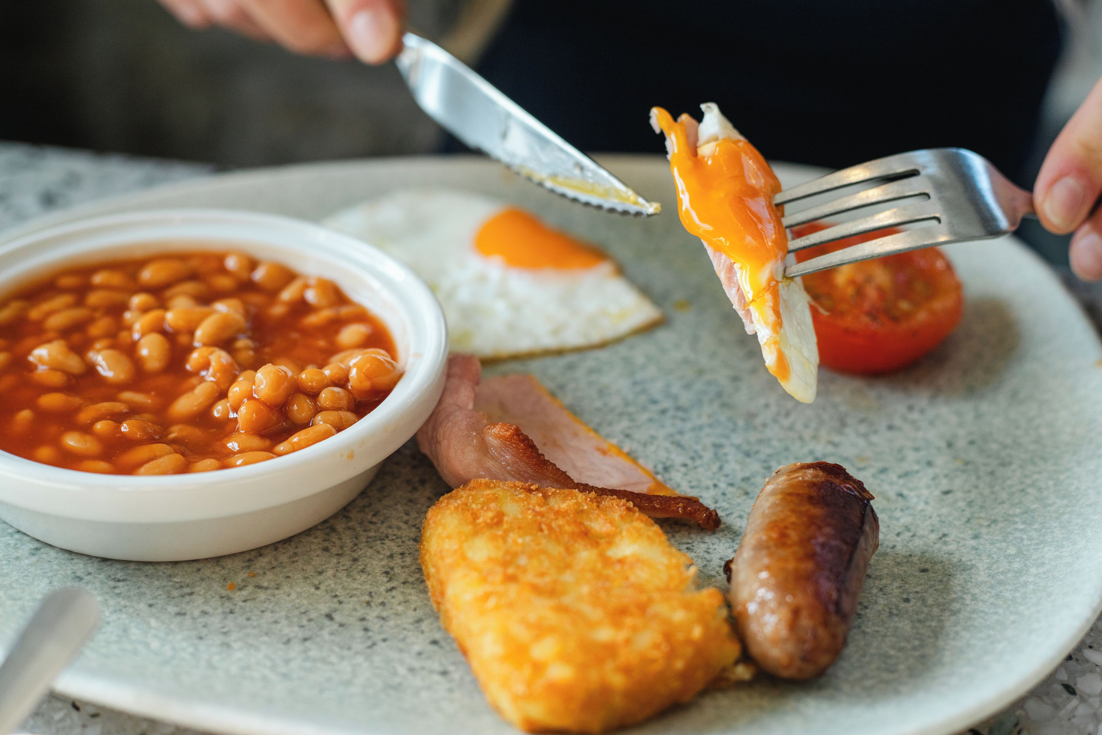 breakfast, lunch, dinner served; international cuisine