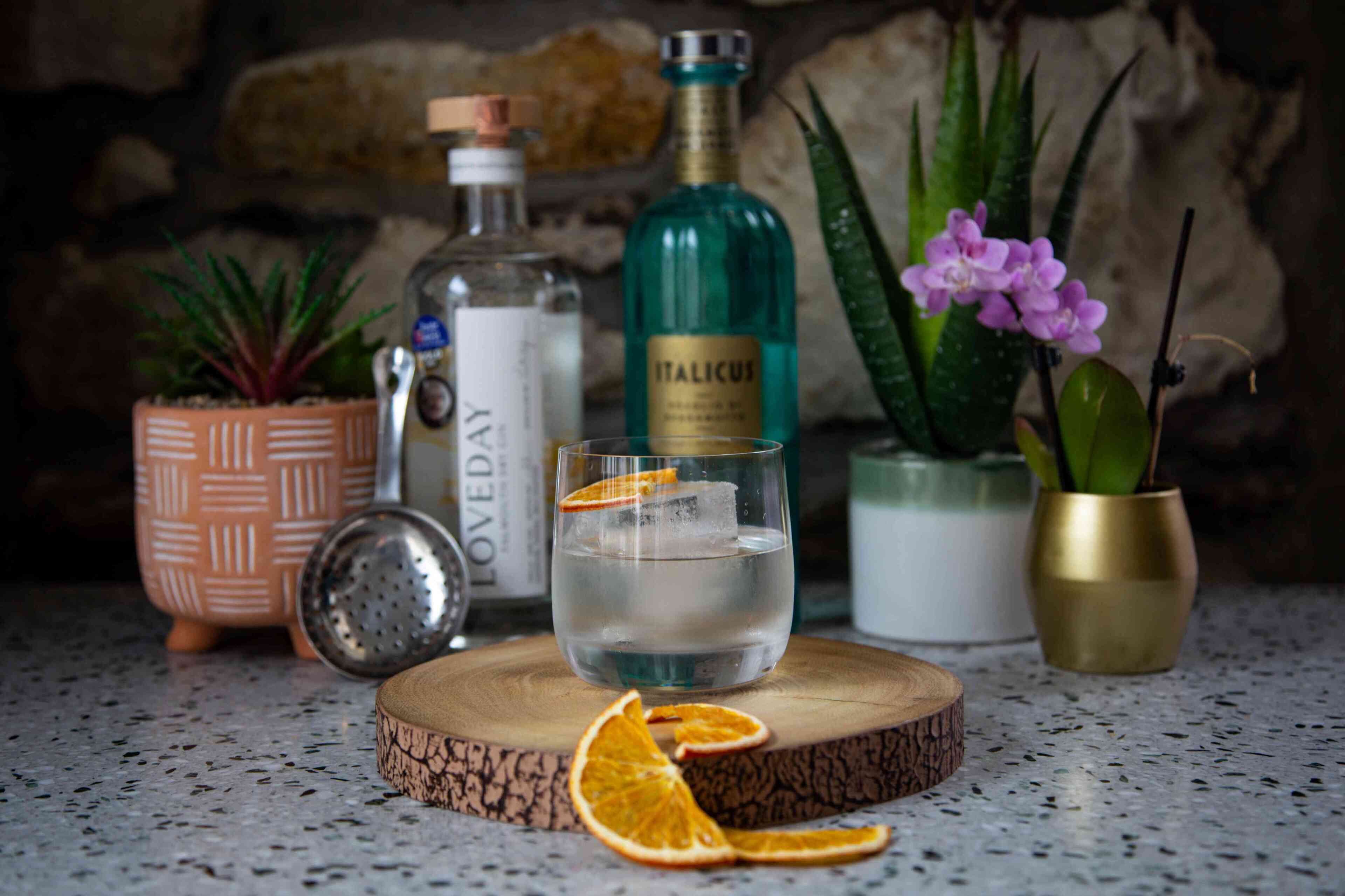 breakfast, lunch, dinner served; international cuisine