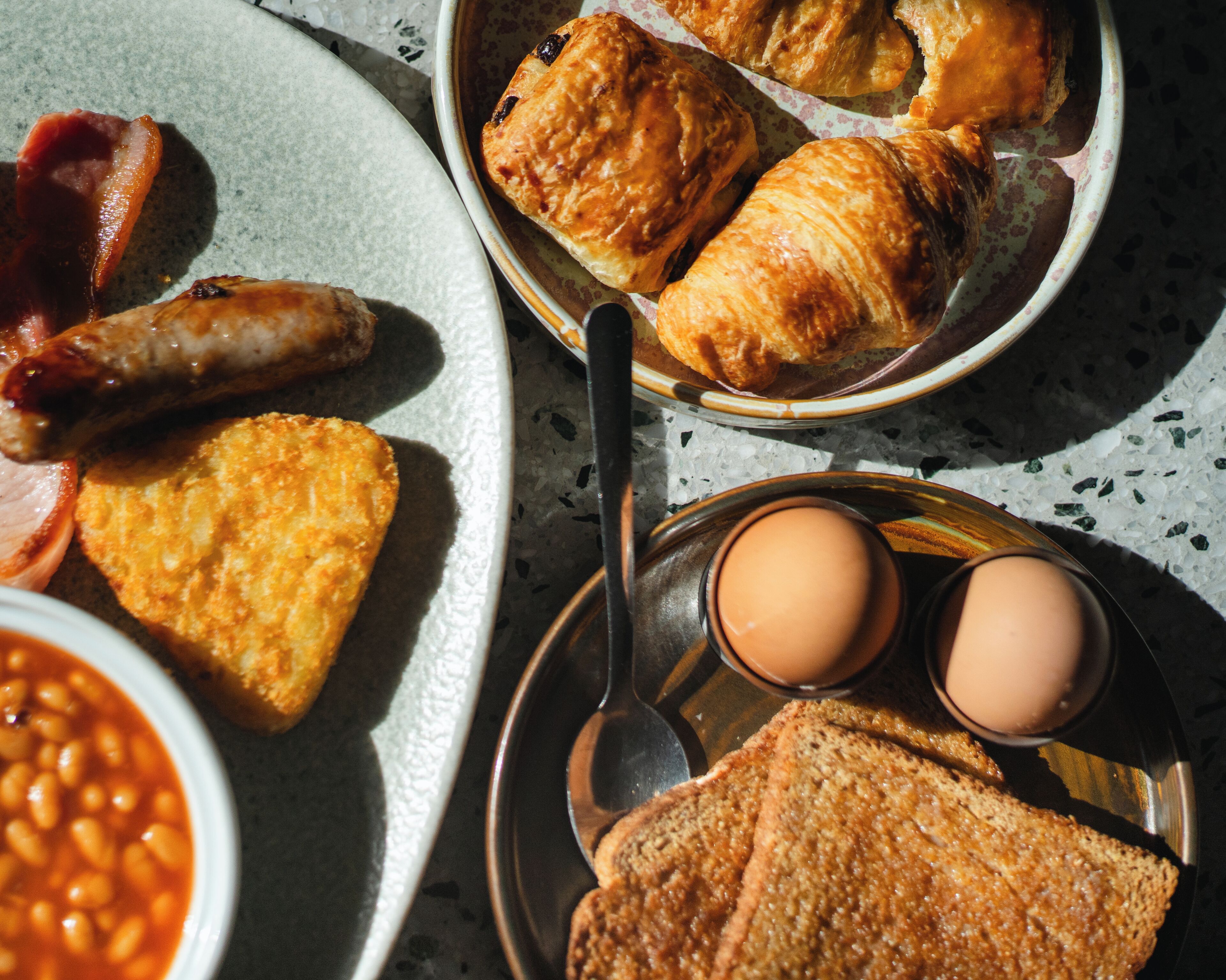 breakfast, lunch, dinner served; international cuisine