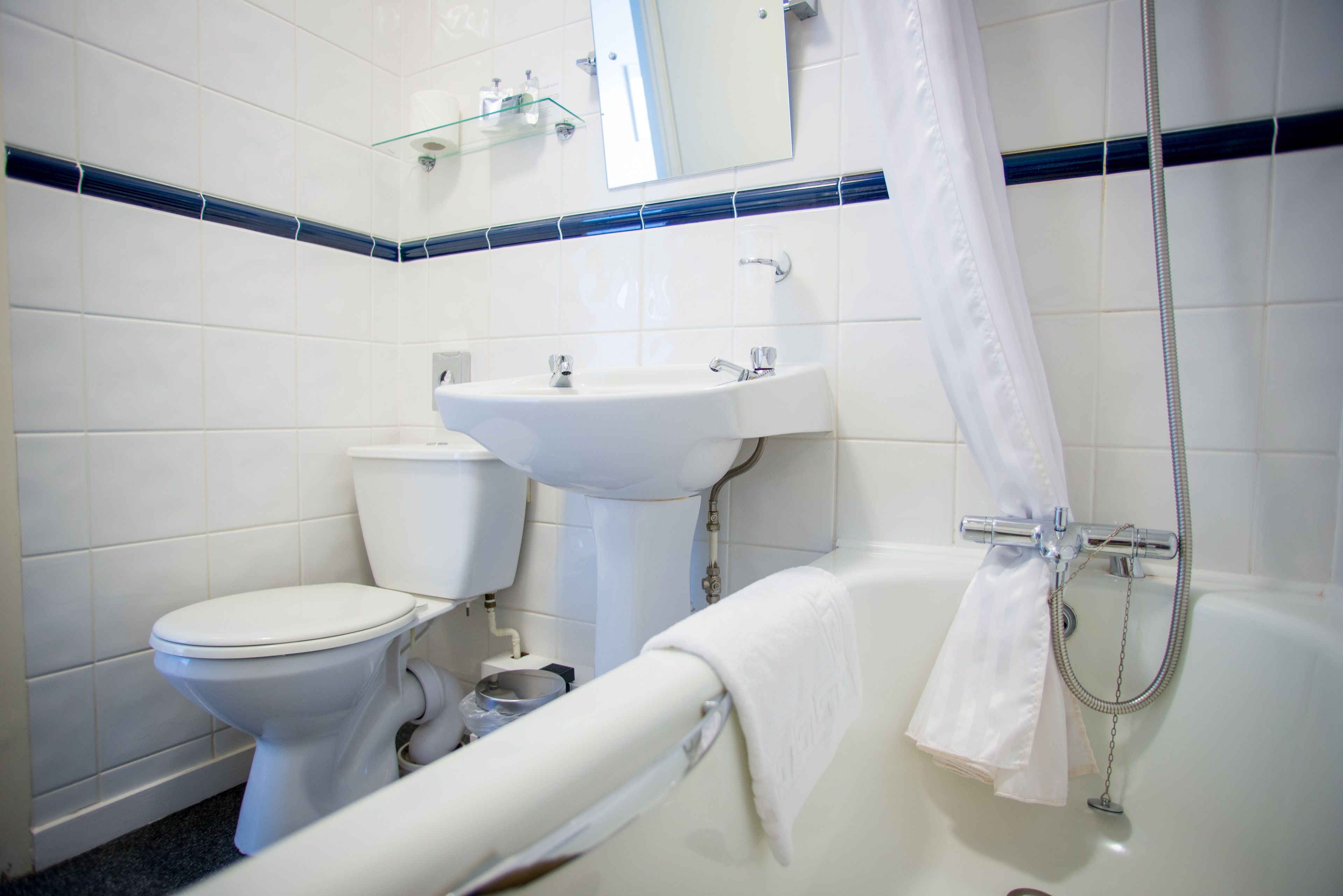 standard double room, 1 double bed | bathroom | free toiletries, hair dryer, towels