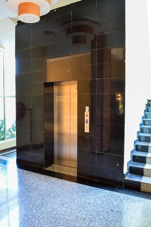 Porch - Lido Beach Resort (Mombasa)