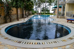 Outdoor pool - Lido Beach Resort (Mombasa)