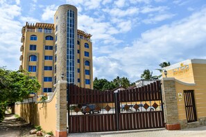Porch - Lido Beach Resort (Mombasa)