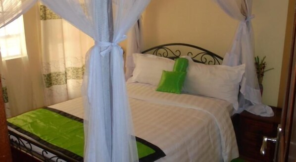 1 bedroom, in-room safe, desk, iron/ironing board