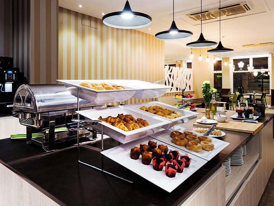 Sarapan Eropah setiap hari (EUR 8 seorang)