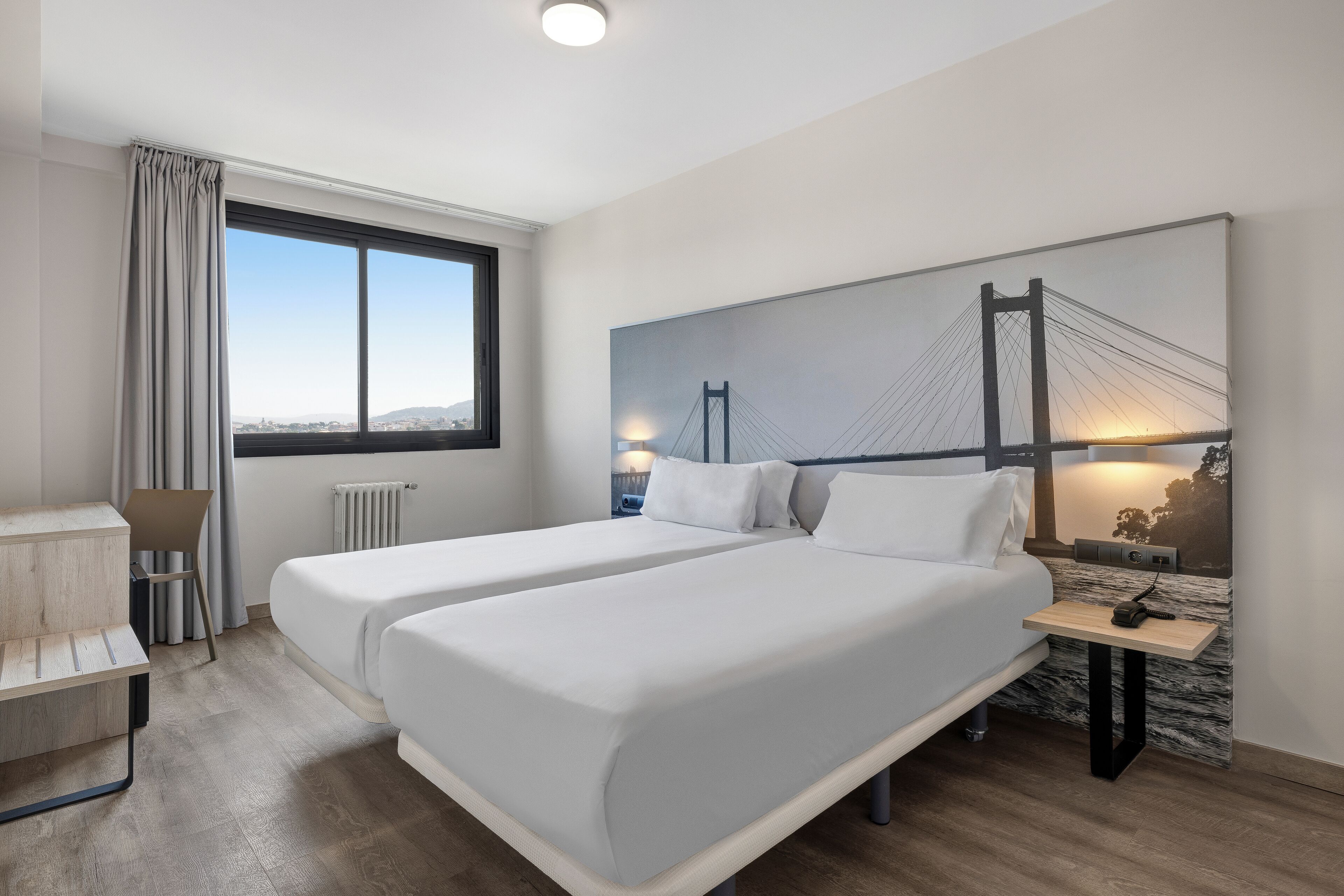 Habitació amb dos llits individuals | Caixa forta a l'habitació, escriptori i habitacions insonoritzades 