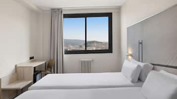 Twin Room | In-room safe, desk, soundproofing, iron/ironing board
