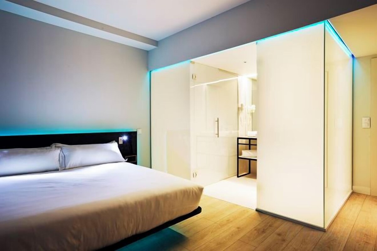 Hochwertige Bettwaren, Minibar, Zimmersafe, Schreibtisch