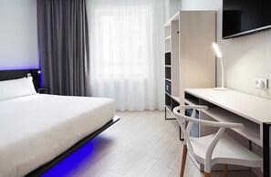 Luxe beddengoed, een minibar, een kluis op de kamer, een bureau