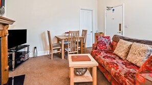 Luxury Apartment, 1 Bedroom | Living area | 32-inch flat-screen TV with satellite channels, Smart TV, fireplace - Conway Cottages (York)