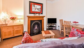 Luxury Apartment, 1 Bedroom | Living area | 32-inch flat-screen TV with satellite channels, Smart TV, fireplace - Conway Cottages (York)