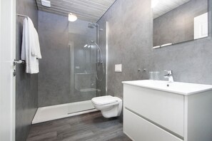 Habitació doble Comfort, 1 dormitori | Bany | Dutxa, articles de tocador gratuïts i tovalloles