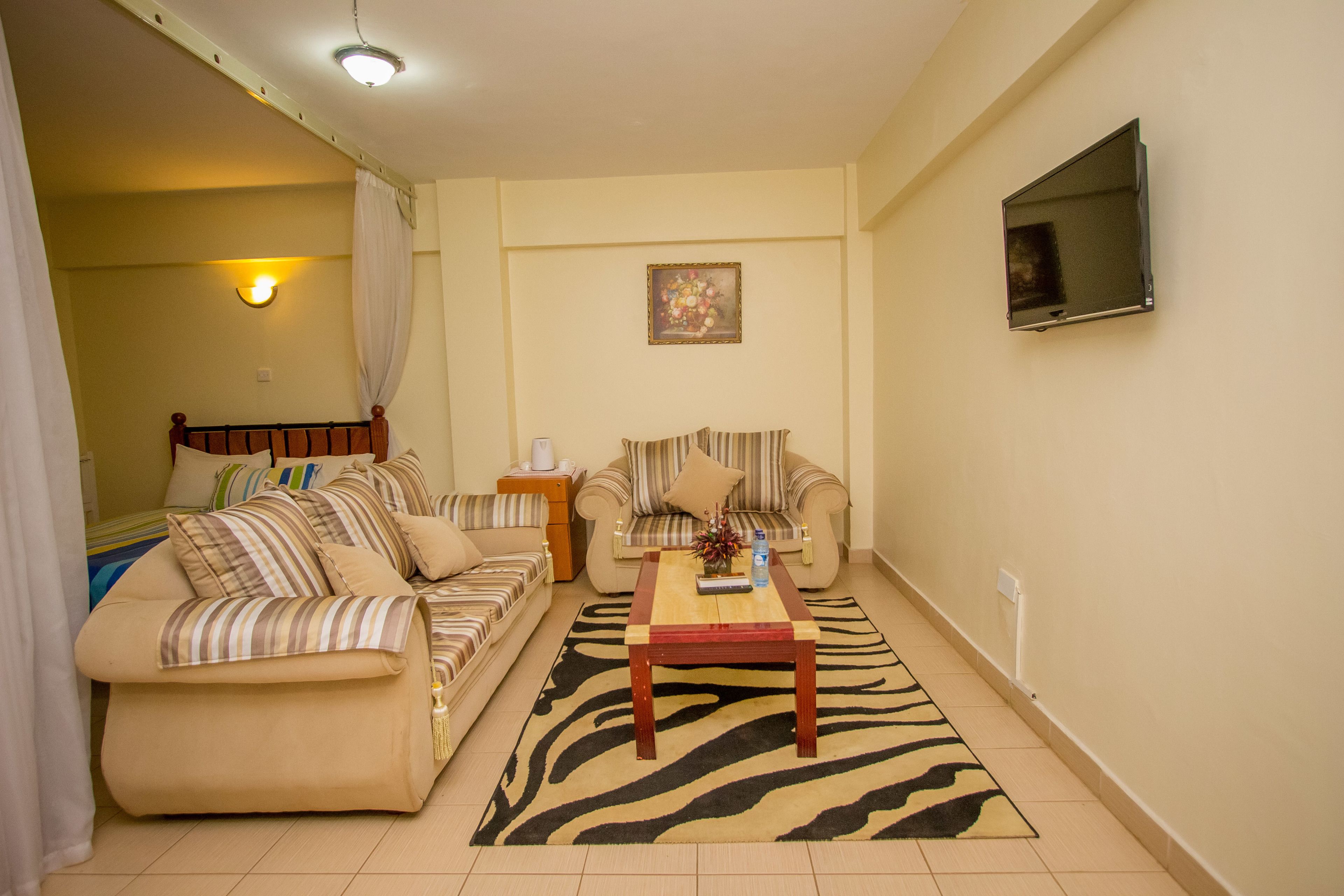 Suite | Living area | TV