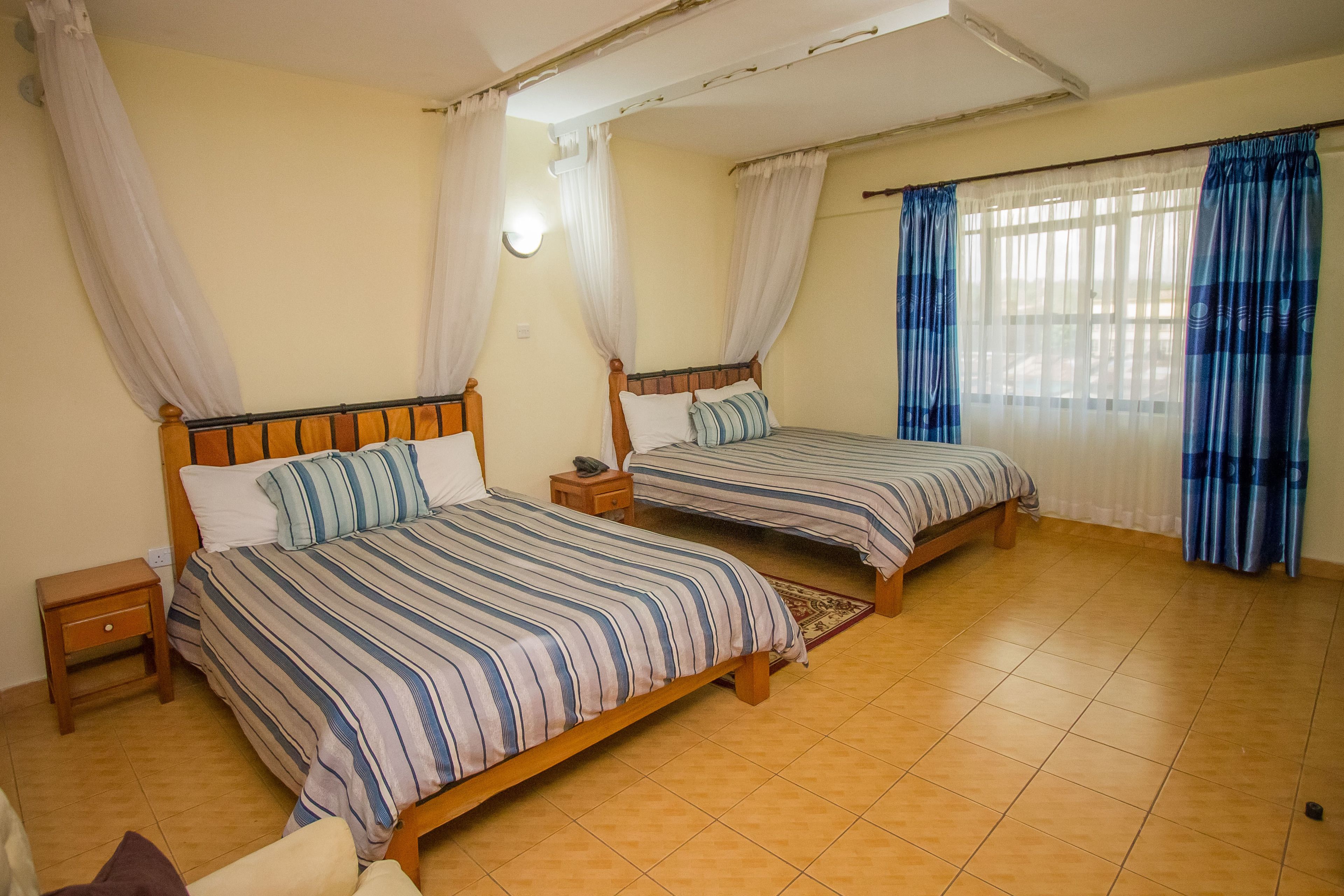 Deluxe Twin Room | Desk, free cots/infant beds, free WiFi, bed sheets