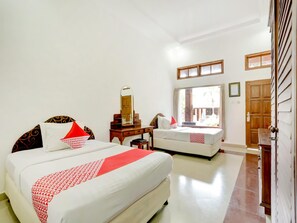 In-room safe, desk, iron/ironing board (on request), free WiFi - NIDA Rooms Yos Sudarso Badung at Hotel Ratu (Denpasar)