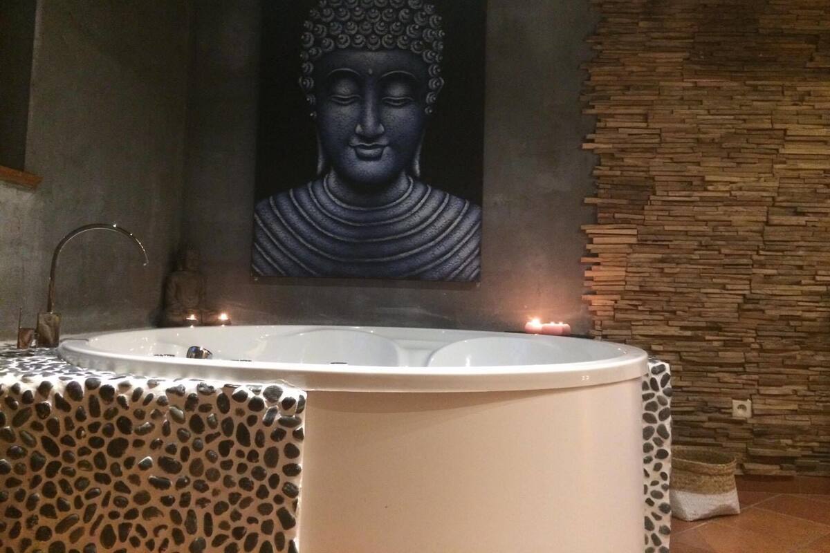 Habitación Deluxe, bañera de hidromasaje | Bañera de hidromasaje