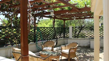 Family Σπίτι, Θέα στην Αυλή | Βεράντα/αίθριο