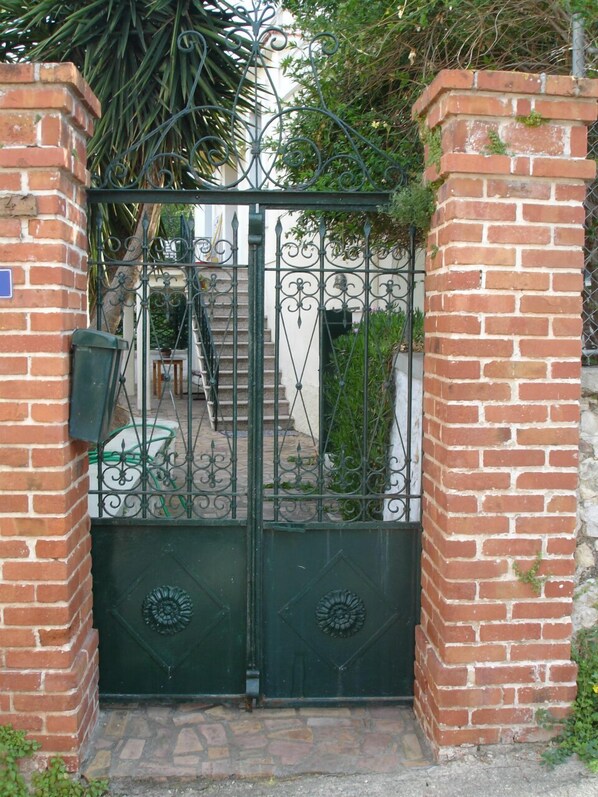 Maison Familiale, vue cour intérieure | Terrasse/Patio