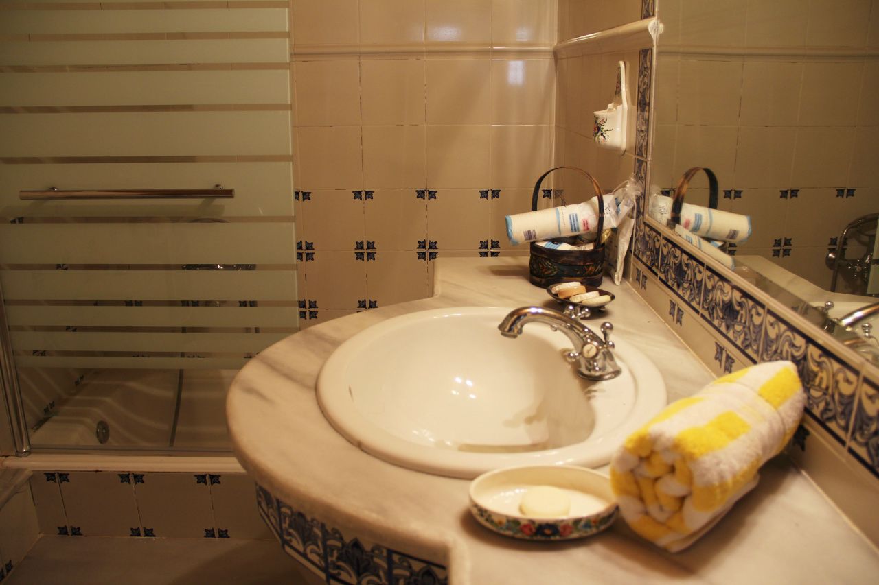 Chậu rửa trong phòng tắm