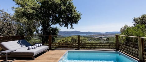 Premium Suite, 1 King Bed, Private Pool, Sea Facing | Premium bedding, individually decorated, individually furnished
