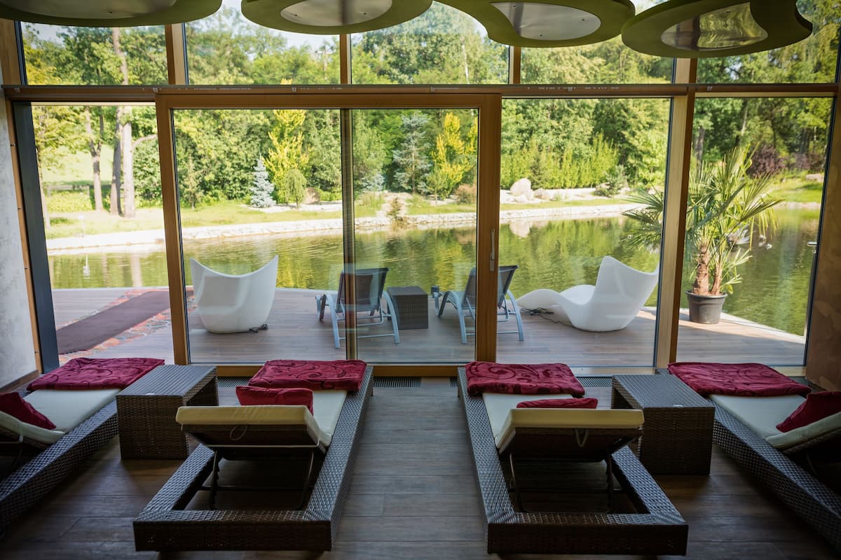 sauna, hot tub, steam room, body treatments, body wraps, body scrubs