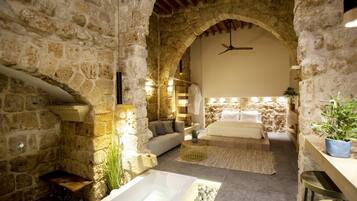 Romantic Suite | 1 bedroom, premium bedding, in-room safe, blackout drapes