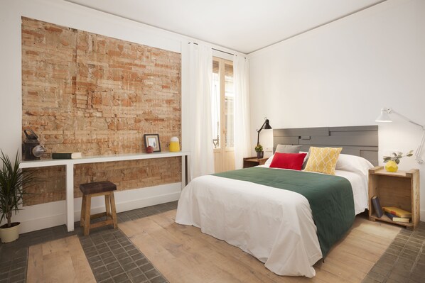 Comfort Double Room, Balcony, City View | Down comforters, memory foam beds, in-room safe, individually decorated - Boutique 1847 (Barcelona)