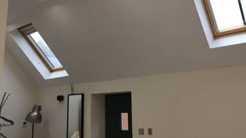 Kamar Double Standar | Meja kerja, setrika/meja setrika, dan tempat tidur bayi (biaya tambahan)