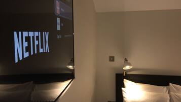 Kamar Double Standar | Meja kerja, setrika/meja setrika, dan tempat tidur bayi (biaya tambahan)