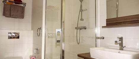 Double Room (Shower) | Bathroom | Shower, free toiletries, hair dryer, towels