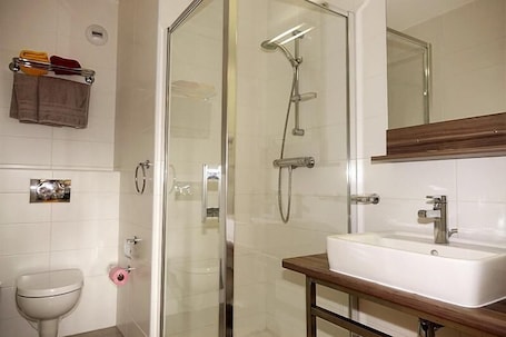 Double Room (Shower) | Bathroom. Le Relais Renaissance