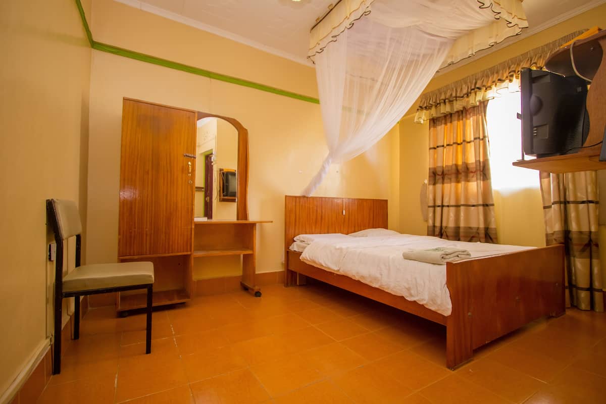 Standard Double Room | Desk, free WiFi