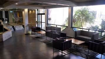 Coin salon dans le hall