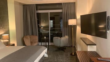 Suite, City View | 1 bedroom, desk, free WiFi