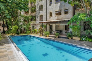 Outdoor pool - Kates Apartments (Nairobi)