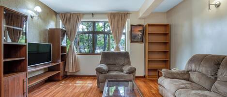 Superior Apartment, 1 Bedroom | Minibar, in-room safe, desk, laptop workspace