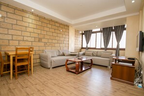 Appartement Standard, 1 chambre | Coin séjour | Télévision