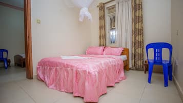 Standard Triple Room | Desk, free WiFi