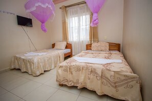 Standard Twin Room | Desk, free WiFi - Kings Hotel Kabale (Kabale)