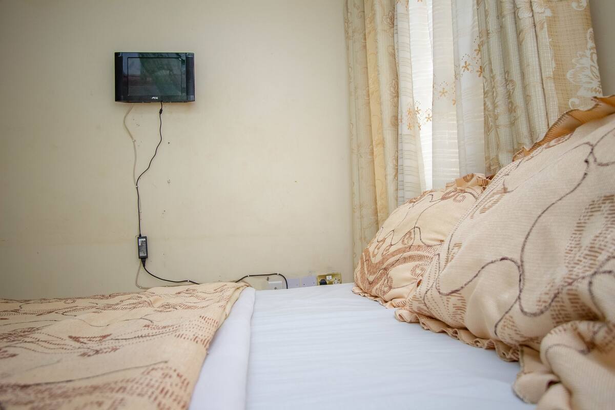 Quarto casal standard | Escrivaninha, Wi-Fi de cortesia