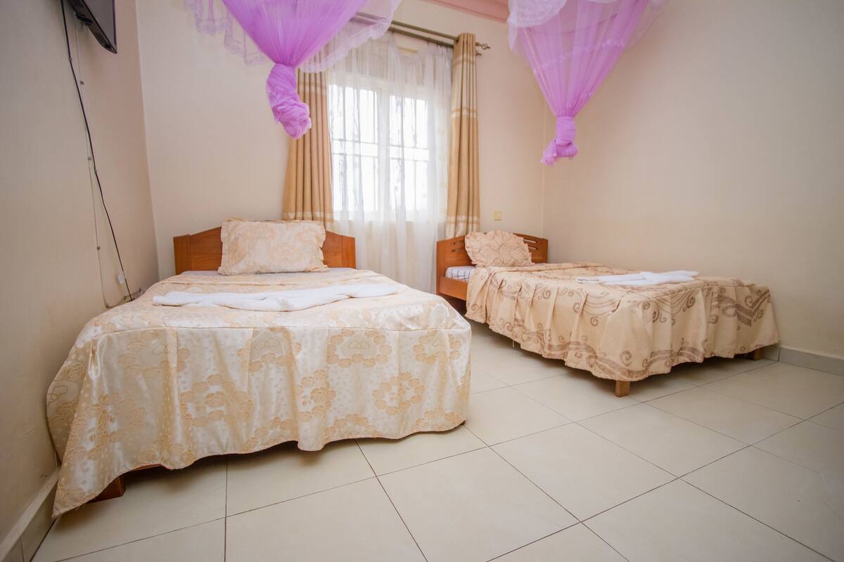 Quarto duplo standard | Escrivaninha, Wi-Fi de cortesia
