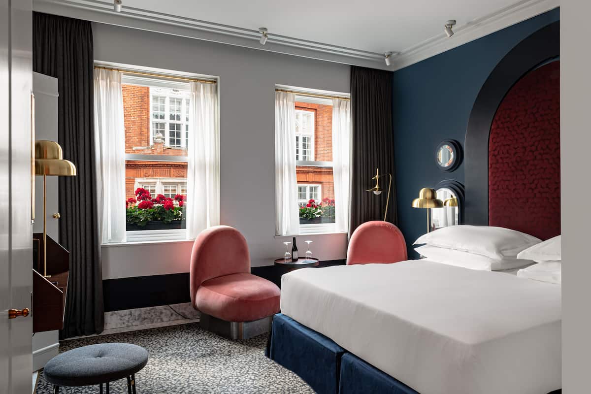 スーペリア ルーム (Covent Garden) | エジプト綿のシーツ、高級寝具、ミニバー、セーフティボックス (室内)