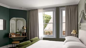 Deluxe Room (Grand Covent Garden) | Egyptian cotton sheets, premium bedding, minibar, in-room safe