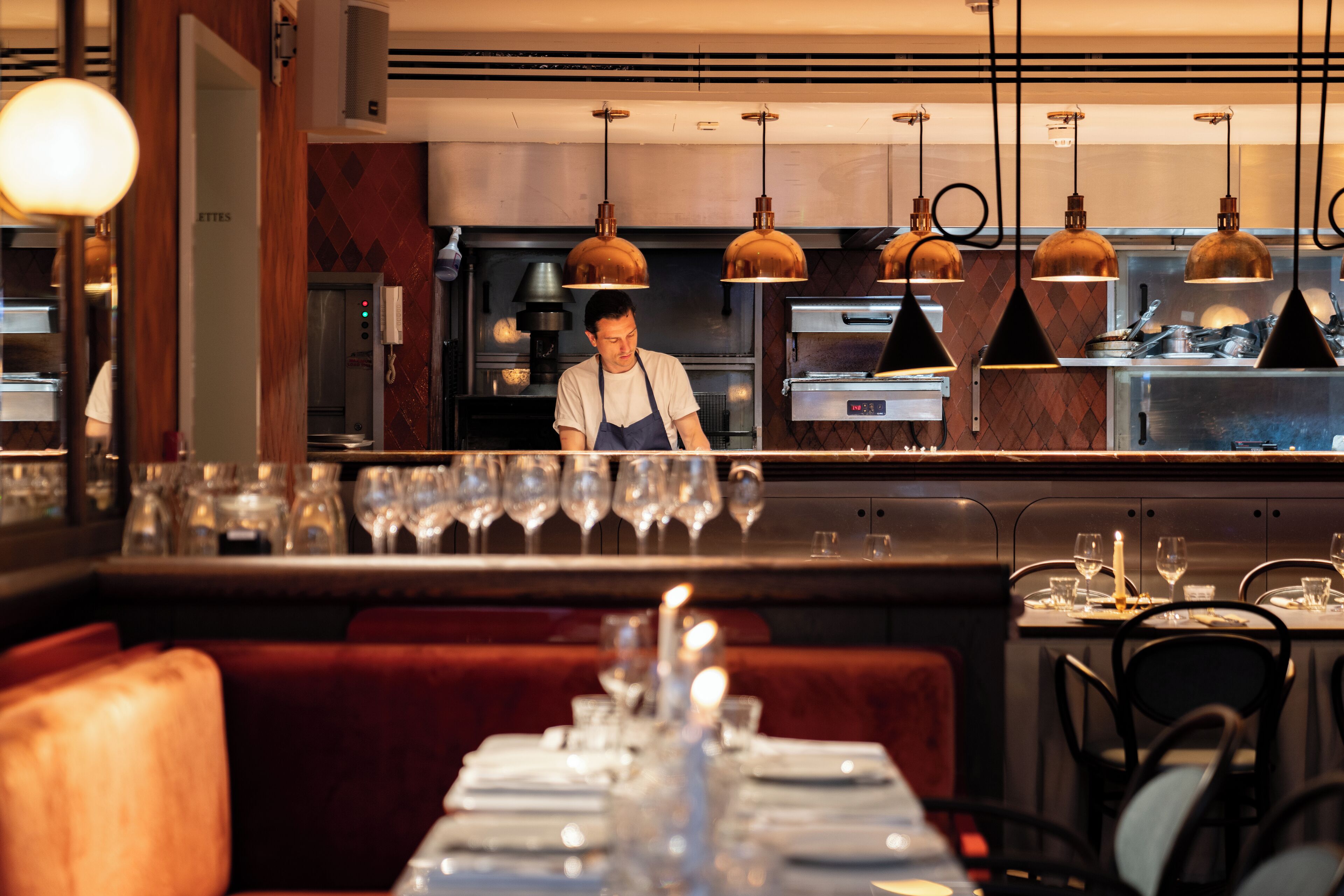 breakfast, lunch, dinner served; international cuisine